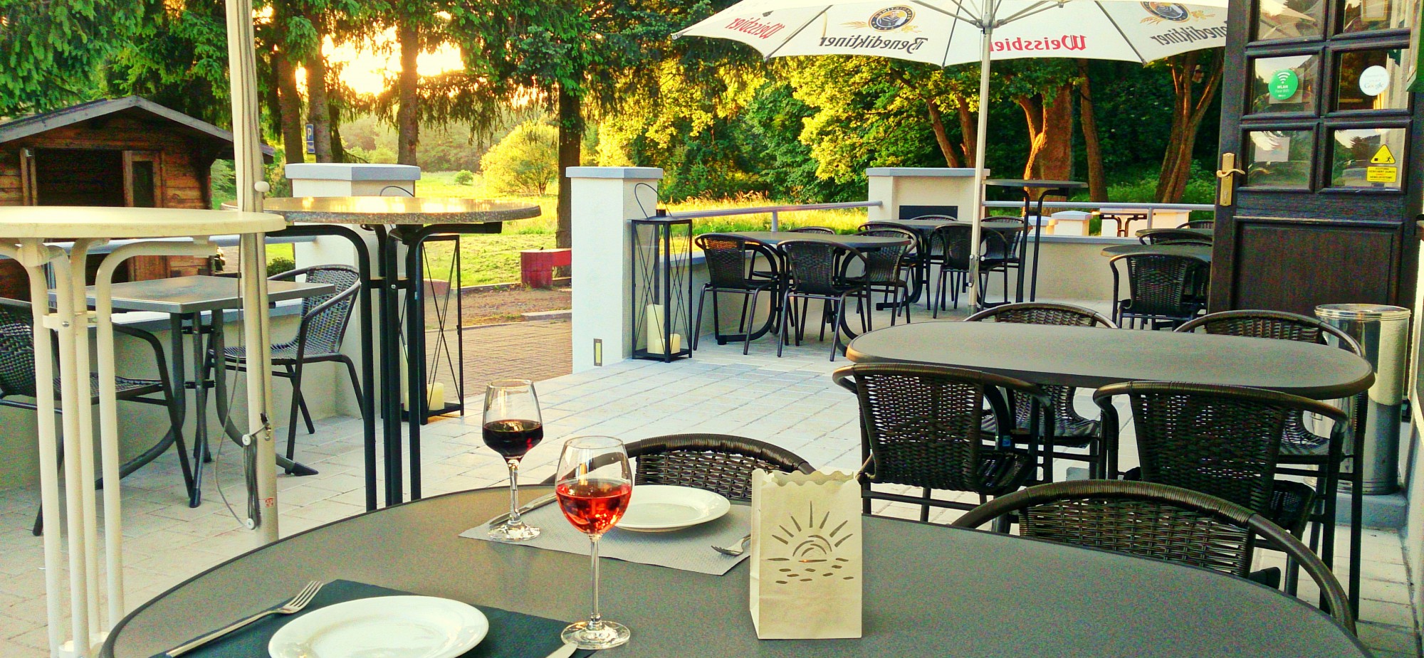 Restaurant-Schmuggelbud-Überherrn-Terrasse-Sommer