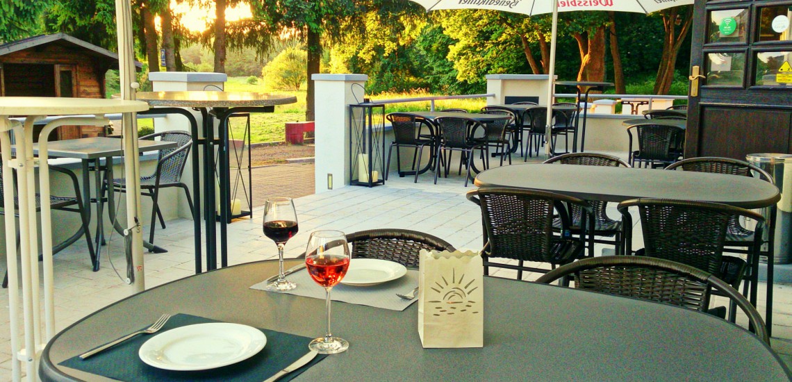 Restaurant-Schmuggelbud-Überherrn-Terrasse-Sommer